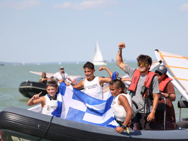 Θρίαμβος του Αθηναϊκού Ναυτικού Ομίλου στο Παγκόσμιο Πρωτάθλημα Ιστιοσανίδας Νέων T293 & Τ293 Plus στην Ουγγαρία