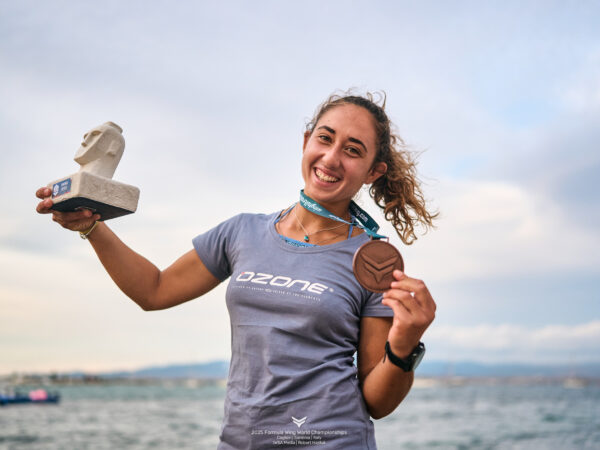 Χάλκινη Παγκόσμια Πρωταθλήτρια Wingfoil η Αιμιλία Κωστή